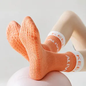 Chaussettes de yoga antidérapantes pour femmes, chaussettes de fitness avec silicone.