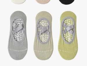 Chaussettes de yoga antidérapantes avec brides croisées et picots pour pilates fitness