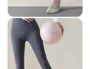 Chaussettes de yoga antidérapantes professionnelles et vêtements pour fitness, pilates et danse.