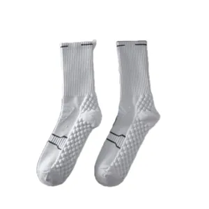 Weisse sportliche Herrensocken mit Frotteesohle fur Basketball und professionelles Laufen.