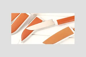 Cuchillo de fruta de acero inoxidable con funda naranja, herramienta de cocina compacta para pelar.