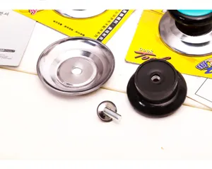 Vue détaillée des pièces de rechange de bouton de couvercle de casserole et vis.