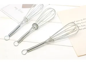 Fouet a oeufs manuel en acier inoxydable outil de cuisson de cuisine melangeur de farine detail.