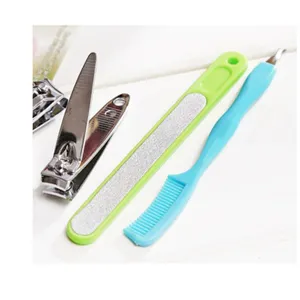 Set tagliaunghie in acciaio inox strumenti per manicure lima per unghie e spazzola per uso quotidiano.