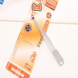 Roestvrijstalen oorreiniger oorlepeltje met gekleurde verpakkingskaart voor dagelijks gebruik.