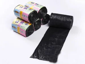 Black plastic garbage bags, 50x60cm roll design, durable household kitchen trash bags.