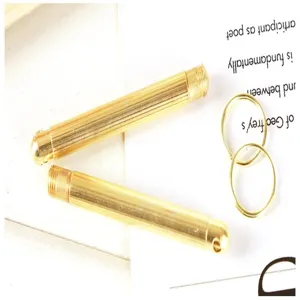 Tragbares Mini-Metall-Ohrlöffel-Reinigungsset Detailansicht mit kompaktem goldenen Design.