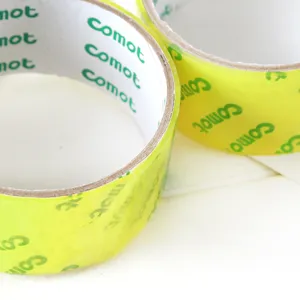 Rouleaux de ruban adhesif transparent jaune pour l'emballage de bureau et les besoins quotidiens.