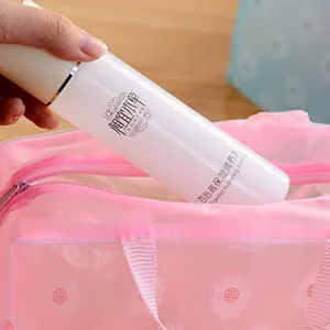 Transparente Kosmetiktasche mit Blumenmuster für Reisen, wasserdichter Make-up Organizer.
