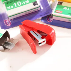 Mini agrafeuse numéro 10 avec recharges d'agrafes compacte pour bureau et école rouge vif
