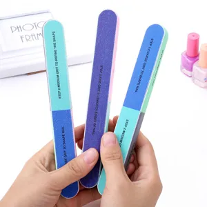 7-seitige multifunktionale Nagelfeile und Polierblock fur professionelle Nagelpflege.