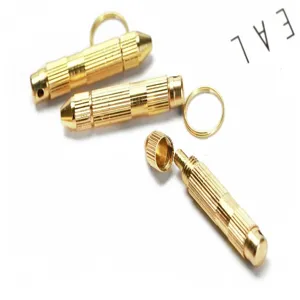Tragbares Messing multifunktionales Ohrputzer Set und Mini Zahnstocherhalter tragbar.