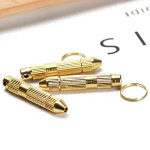 Goldfarbenes multifunktionales Kupfer Ohrputzer Set klar auf weisser Oberflaeche