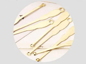 Set di bastoncini per orecchie in metallo dorato, mini cucchiai durevoli, cura quotidiana.