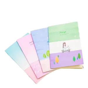 Set di mini quaderni di cartoni animati carini di quattro colori pastello diario portatile.