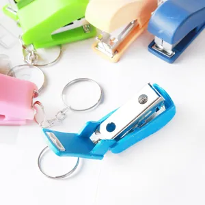 Mini Nietmachine Sleutelhanger Draagbaar Kleurrijk Klein Kantoor School Cadeau