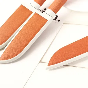 Juego de cuchillos para fruta de acero inoxidable con mango texturizado naranja y funda.