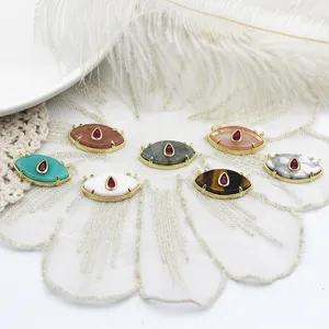 Verschiedene bunte Augen-Anhänger aus Naturstein mit rotem Tropfen für DIY-Schmuck