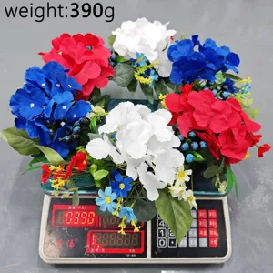 Ghirlanda di fiori patriottica rossa bianca blu su bilancia da 390g per porte