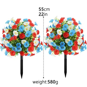 Detailansicht zeigt 55cm Höhe und 580g Gewicht der patriotischen künstlichen Blumen