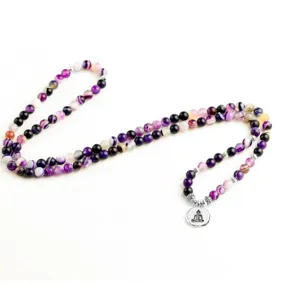 Gedetailleerde 108 stuks 8mm paarse agaat gebedskralen ketting met metalen Boeddha hanger.