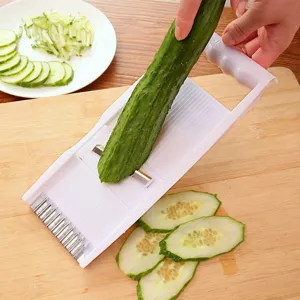 Affettaverdure da cucina multifunzionale in plastica per tagliare i cetrioli domestico top