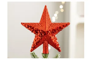 Gedetailleerd beeld van rode glitter kerstboomtop ster met fonkelende lovertjesafwerking
