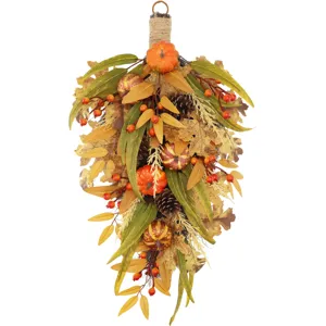 Corona de otoño artificial para Acción de Gracias con calabazas, bayas naranjas y piñas