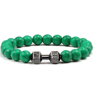 Groene turquoise kralen yoga armband met metalen halter hanger ideaal voor fitness liefhebbers.