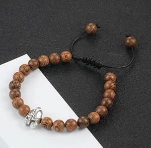 Houten kralen armband met zilveren helm hanger detail, verstelbaar touw 8mm