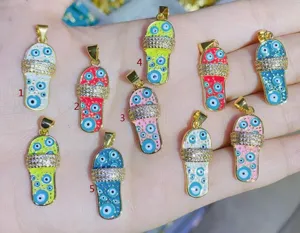 Bunte blickdichte Pantoffel Anhänger Zirkonia vergoldetes Kupfer Schmuck DIY Zubehör.