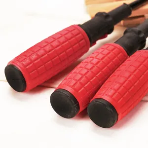 Magnetische schroevendraaier met antislip rood en zwart handvat voor diverse klussen.