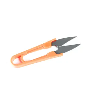 Tagliafili a U arancione per cucito, manico in plastica resistente e lame in metallo affilate.