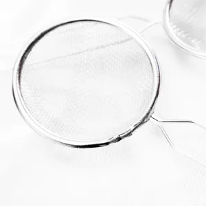 Colino per olio da cucina in acciaio inossidabile cucchiaio a maglia fine per filtrare cibo.