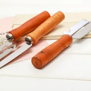 Edelstahl Holzgriff 4-in-1 Küchenschäler, multifunktionales Obst und Gemüsegewerkzeug.