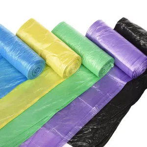 Bolsas de basura coloridas y gruesas en rol, bolsas de plástico duraderas para el hogar diario.