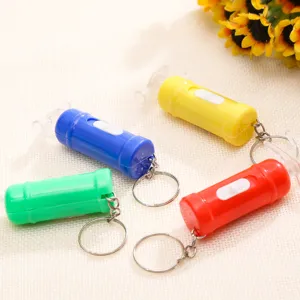 Mini estintore portachiavi torcia LED, ciondolo luminoso colorato accessorio regalo simpatico.