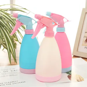 Household plastic pressure spray bottle, 1.5l capacity plant watering can for garden and home.