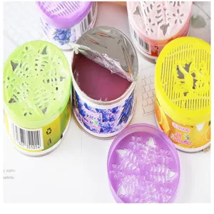 Gel désodorisant solide en plusieurs couleurs et parfums, idéal pour rafraîchir l'air de la maison.