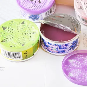 Gel désodorisant d'air solide en boîtes rondes colorées avec couvercles floraux pour la maison.