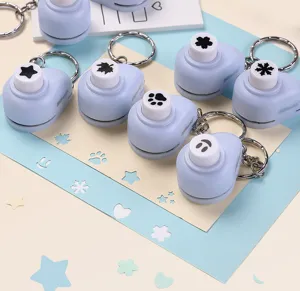 Mini schattige papierperforator embossing sleutelhanger kantoorartikelen DIY agenda craft