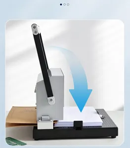 Gedetailleerd overzicht van de zware papierperforator met lange hendel en stevige voet.