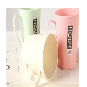 Minimalist solid color plastic mouthwash cup with handle, portable toothbrush mug for daily use.