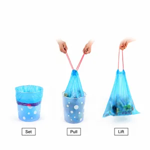 Bolsas de basura gruesas con cordón y asas prácticas para el uso doméstico diario.