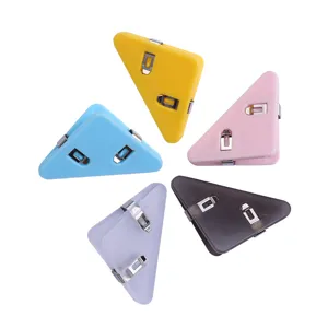Clip angolari triangolari in plastica colorata per documenti, organizzazione e protezione.