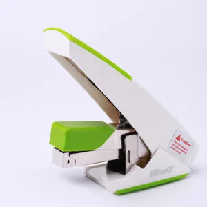 Zware kantoornietmachine, energiebesparende platte nietmachine voor 45 vellen papier.