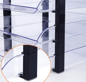 Vue detaillee d'un organiseur de bureau en plastique transparent avec clips de connexion noirs.