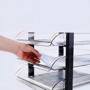 Organisateur de bureau en plastique transparent multi-couches pour documents et dossiers.