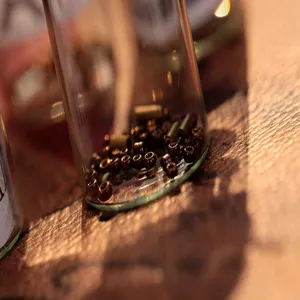 Bouteille à vœux en verre rétro avec perles bronze, flacon dérive créatif cadeau.