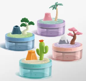 Gedetailleerd overzicht van mini desktop luchtbevochtiger met transparante tank en planten.